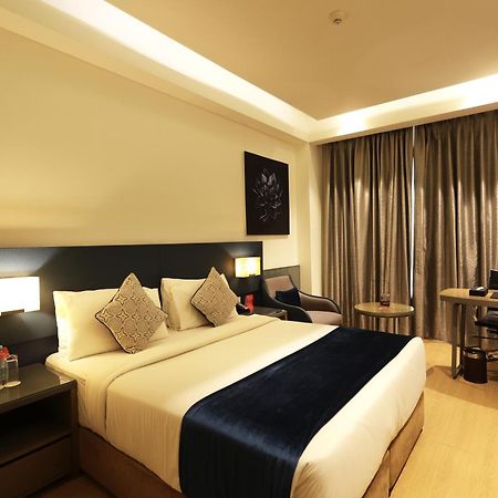 Ramada By Wyndham Lucknow Hotel And Convention Center Εξωτερικό φωτογραφία